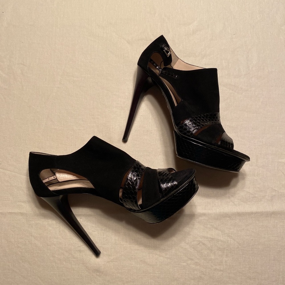 Elie Tahari Heels